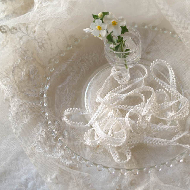 パールビーズのようなケミカルレース