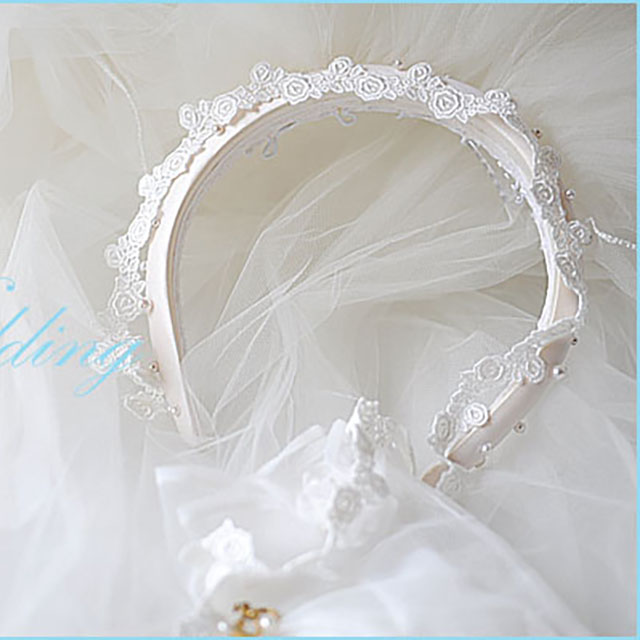 ベールの縁取りに可憐なレース