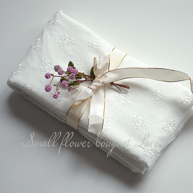 さりげなくスイートなレース生地