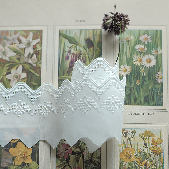 緻密に創り上げられたレースＡ柄