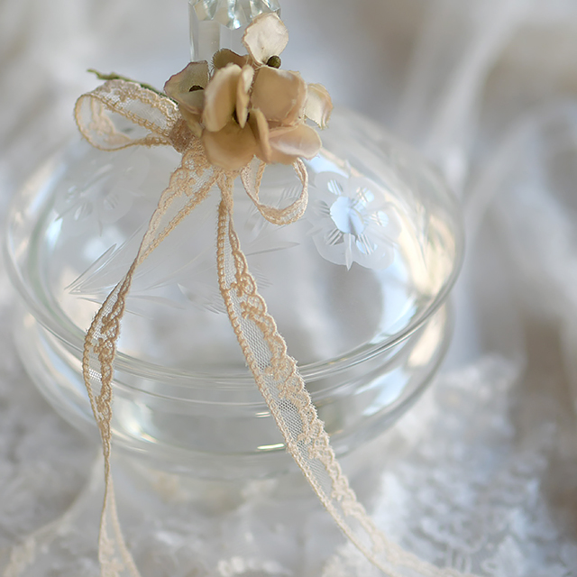 淡いピンクベージュ染レース細幅