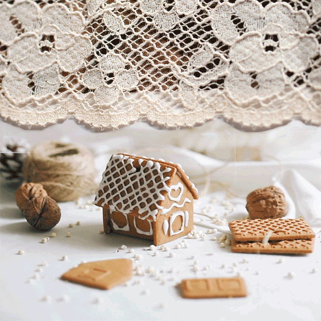 エクリュ色のレース少し濃いめ